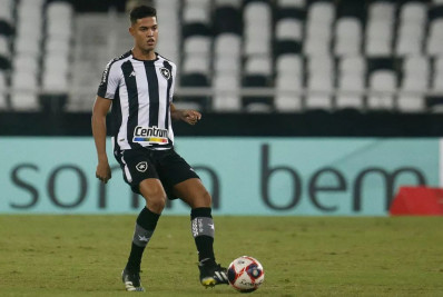 Botafogo empresta zagueiro para clube belga de John Textor