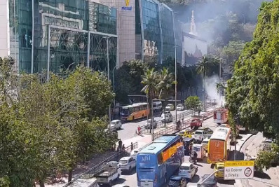 Incêndios em Madureira e Botafogo complicam trânsito no Rio 