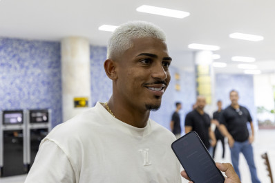 Com John Kennedy, jogadores se apresentam para a Seleção pré-olímpica