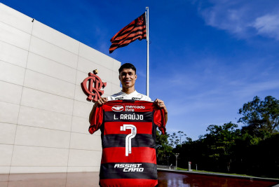 Luiz Araújo herda a camisa 7 de Everton Ribeiro no Flamengo