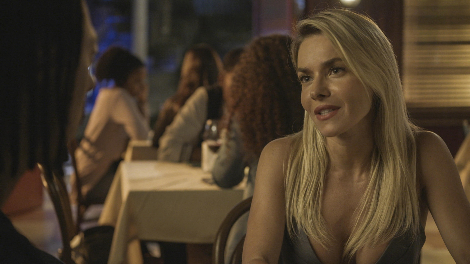 Edu (Luís Navarro) é desmascarado por Érica (Monique Alfradique) e Yeda (Castorine) - Divulgação / TV Globo