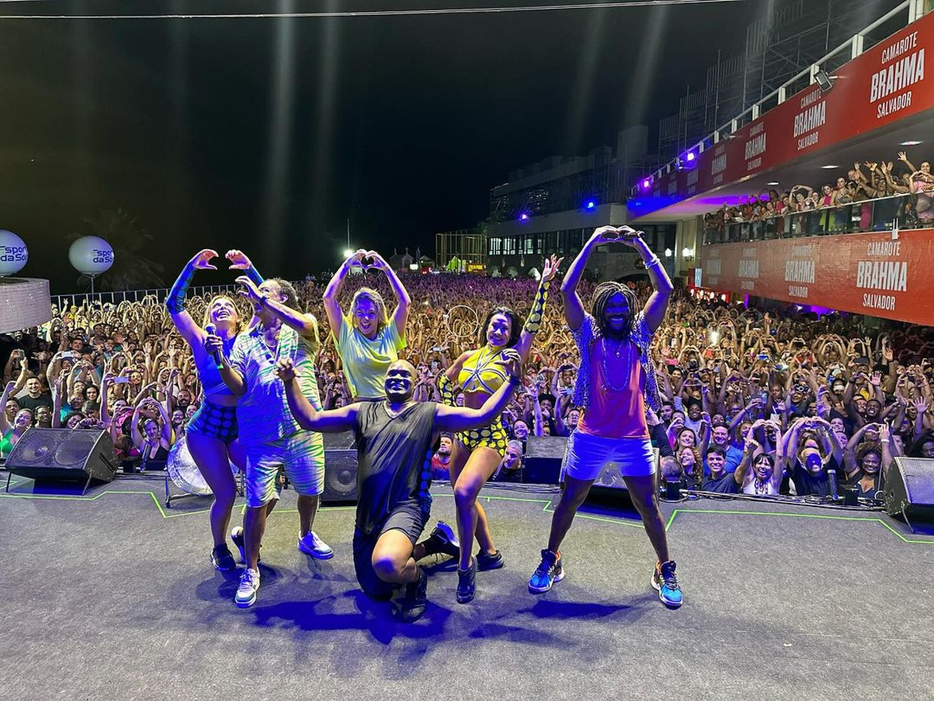 Carla Perez dança com É o Tchan em Salvador - Reprodução Internet / @limadayana