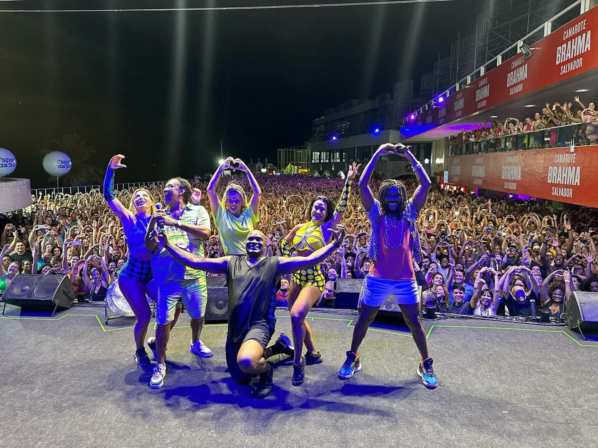 Carla Perez dança com É o Tchan em Salvador - Reprodução Internet / @limadayana