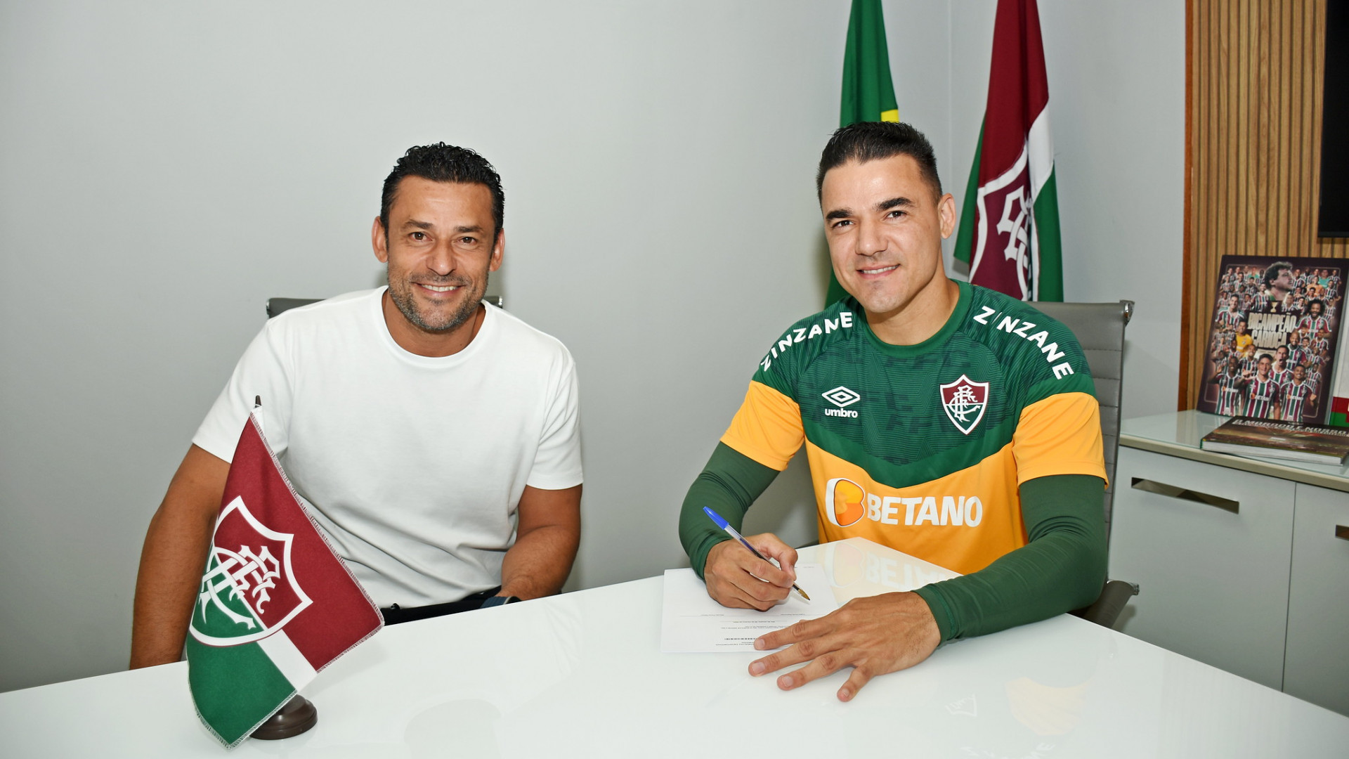 Fred, à esquerda, ao lado de Felipe Alves, à direita - Fotos: Lucas Merçon e Mailson Santana/Fluminense FC