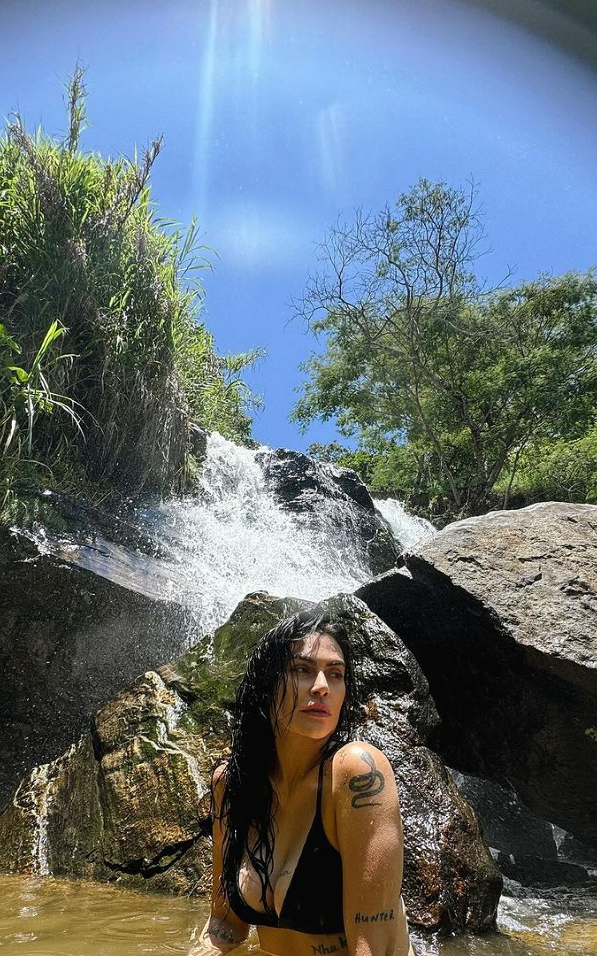 Cleo Pires curte banho de cachoeira - Reprodução/Instagram