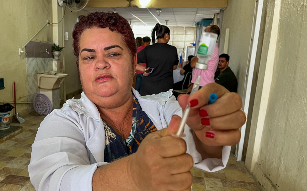 A enfermeira Aparecida Fátima Vilela, que participou do Mutirão em Heliópolis, lembrou a importância de se manter o cartão de vacinação em dia