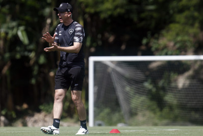 Botafogo mantém esquema com três zagueiros com Tiago Nunes