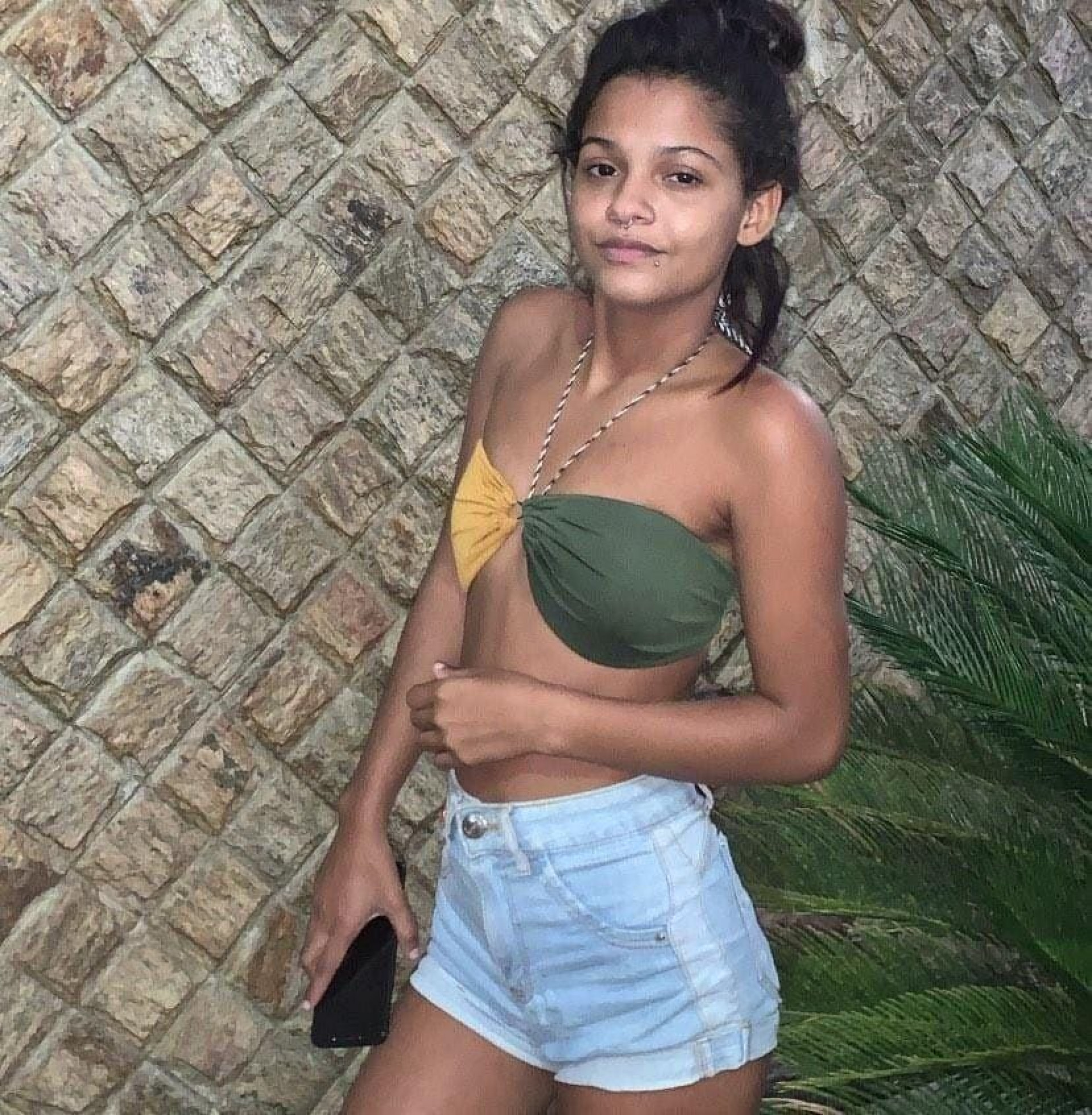 Sara foi arrastada pela &aacute;gua quando caiu no Rio Botas em Heli&oacute;polis