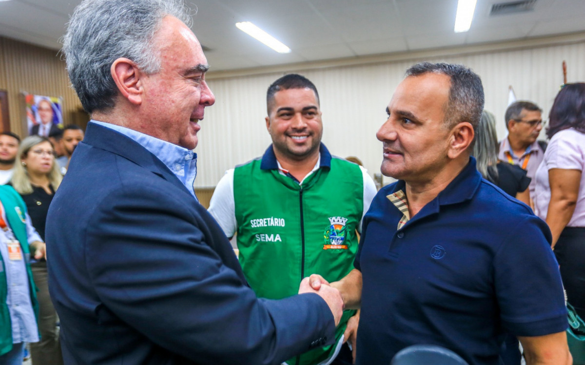 O diretor de Furnas, Francisco José, o secretário Igo e o prefeito Waguinho firmaram um acordo para o plantio de 3 mil árvores