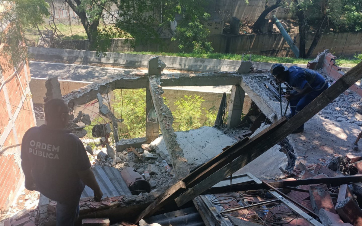 Durante a operação, ligações clandestinas de água e energia foram cortadas