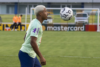 John Kennedy e Endrick formam ataque em treino da Seleção pré-olímpica