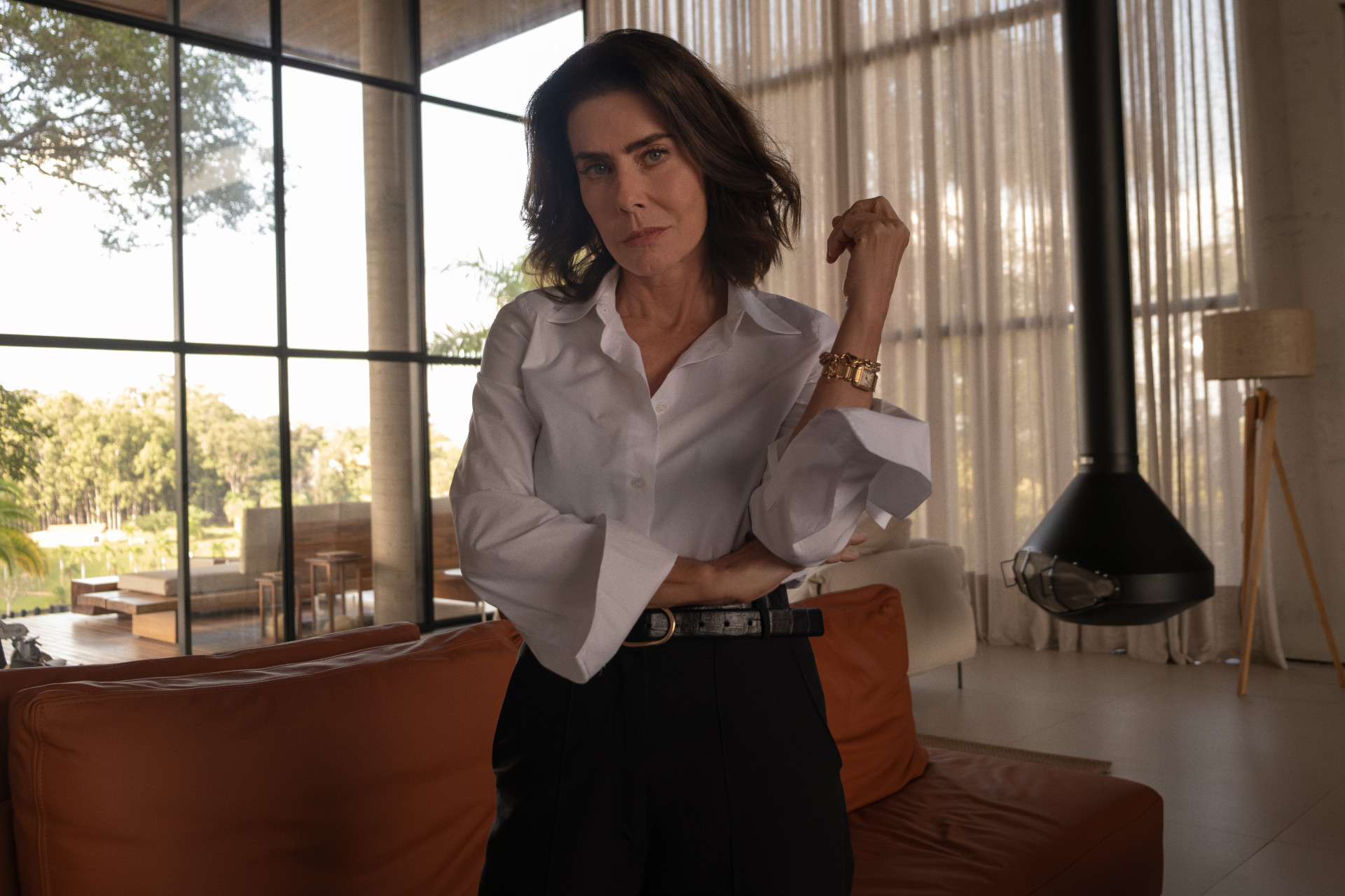 Maitê Proença como Diana em cena de 'Bom Dia, Verônica' - Alisson Louback / Netflix