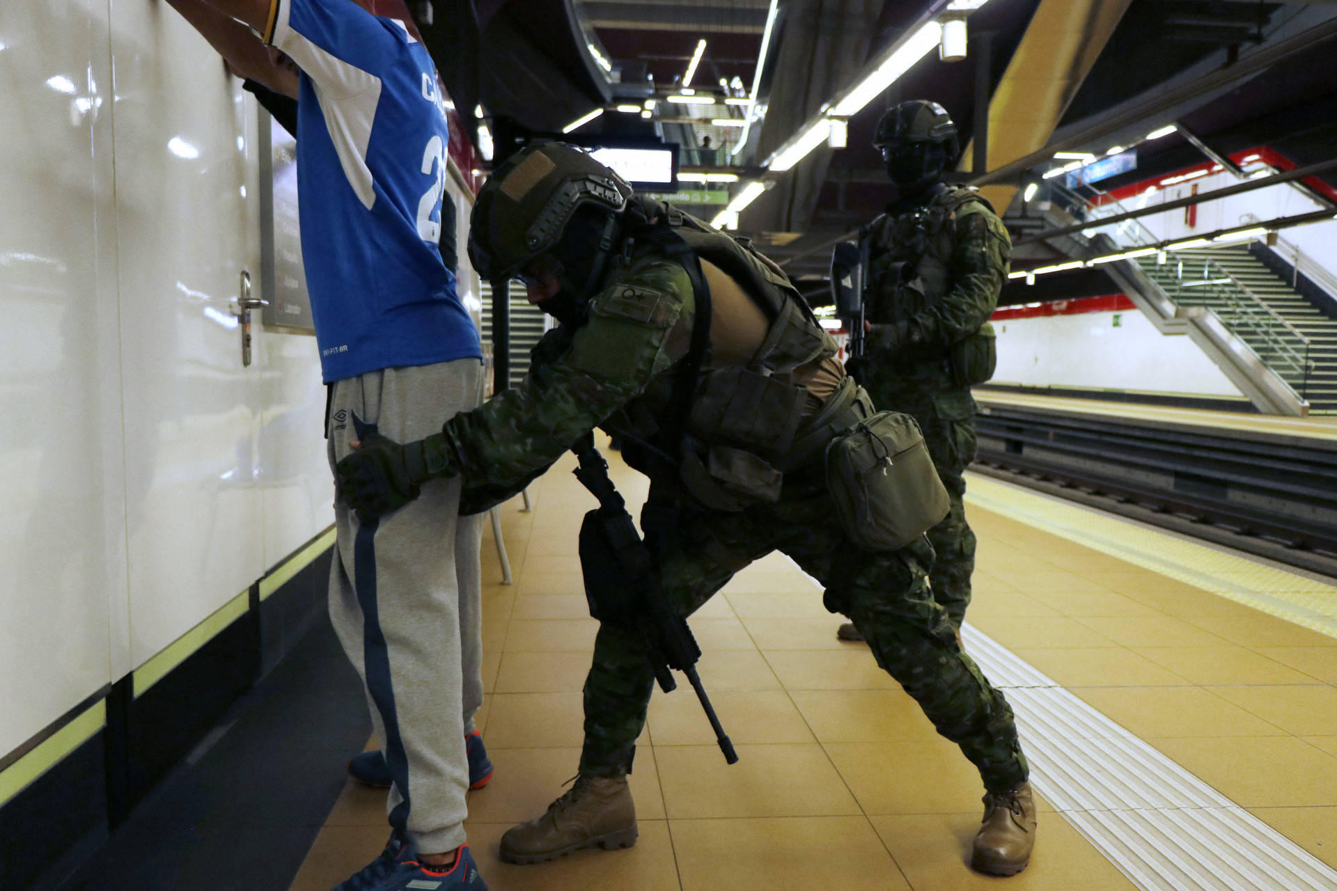 Forças Armadas do Equador estão atuando na rua desde o início da onda de ataques ao país
 - Stringer/ AFP
