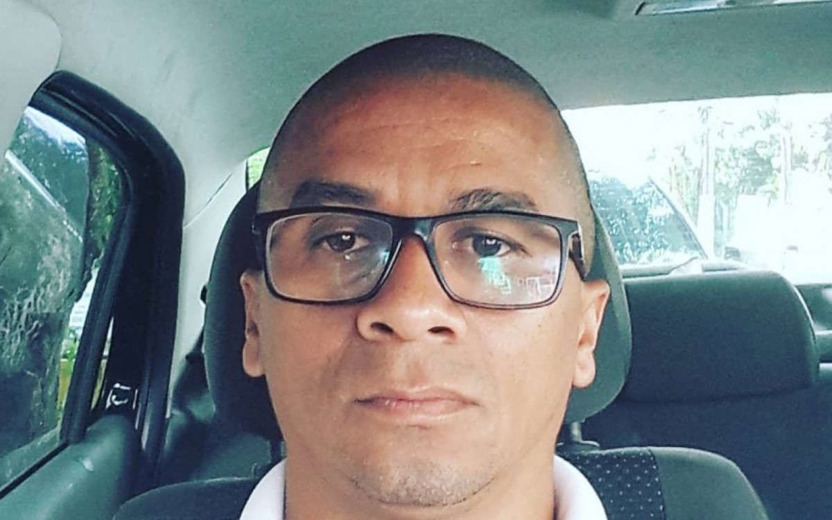 Marcelo Gomes é motorista de aplicativo, mas possui um outro emprego no regime CLT