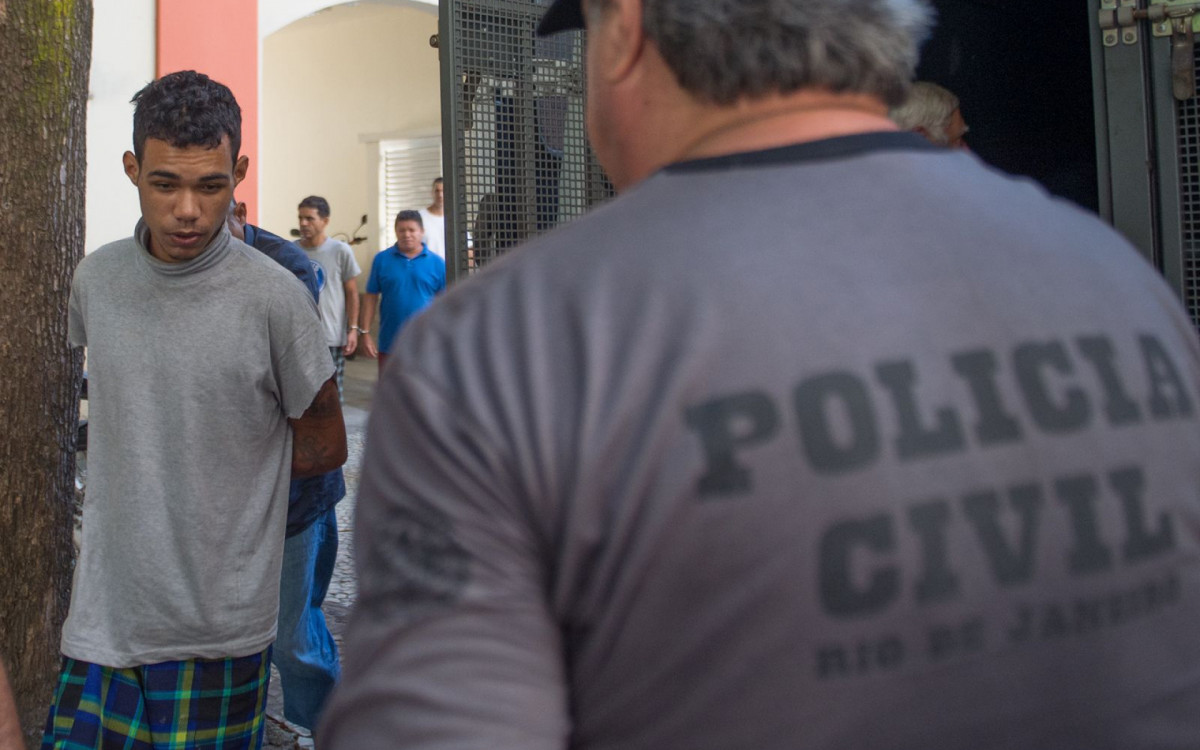 Com mais de 90 anota&ccedil;&otilde;es criminais, Patrick Rocha Maciel foi detido por agentes do Seguran&ccedil;a Presente