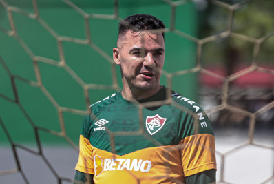 Diniz quer aproveitar chegada de Felipe Alves ao Fluminense para evolução de Fábio com os pés