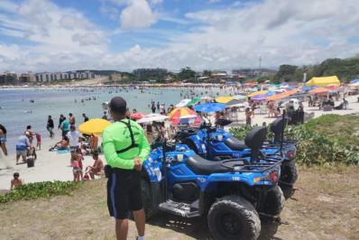 PM reforça policiamento na Região dos Lagos com trailers, quadriciclos e apoio aéreo