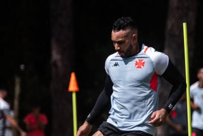 Torcedores do Vasco se impressionam com forma física de Payet