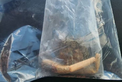 Policiais militares são presos com trouxinha de maconha em Petrópolis