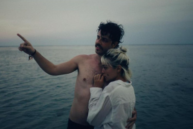 Diogo Defante assume namoro com ex-atriz de 'Malhação' Bella Camero