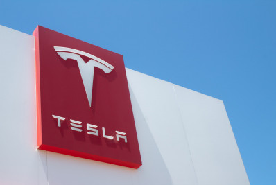Tesla suspende produção na Alemanha por problemas de transporte no Mar Vermelho