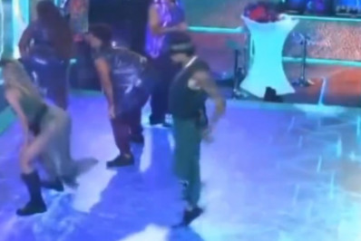 Vídeo: Vinicius se 'assusta' com bumbum de Yasmin Brunet em festa do 'BBB 24'