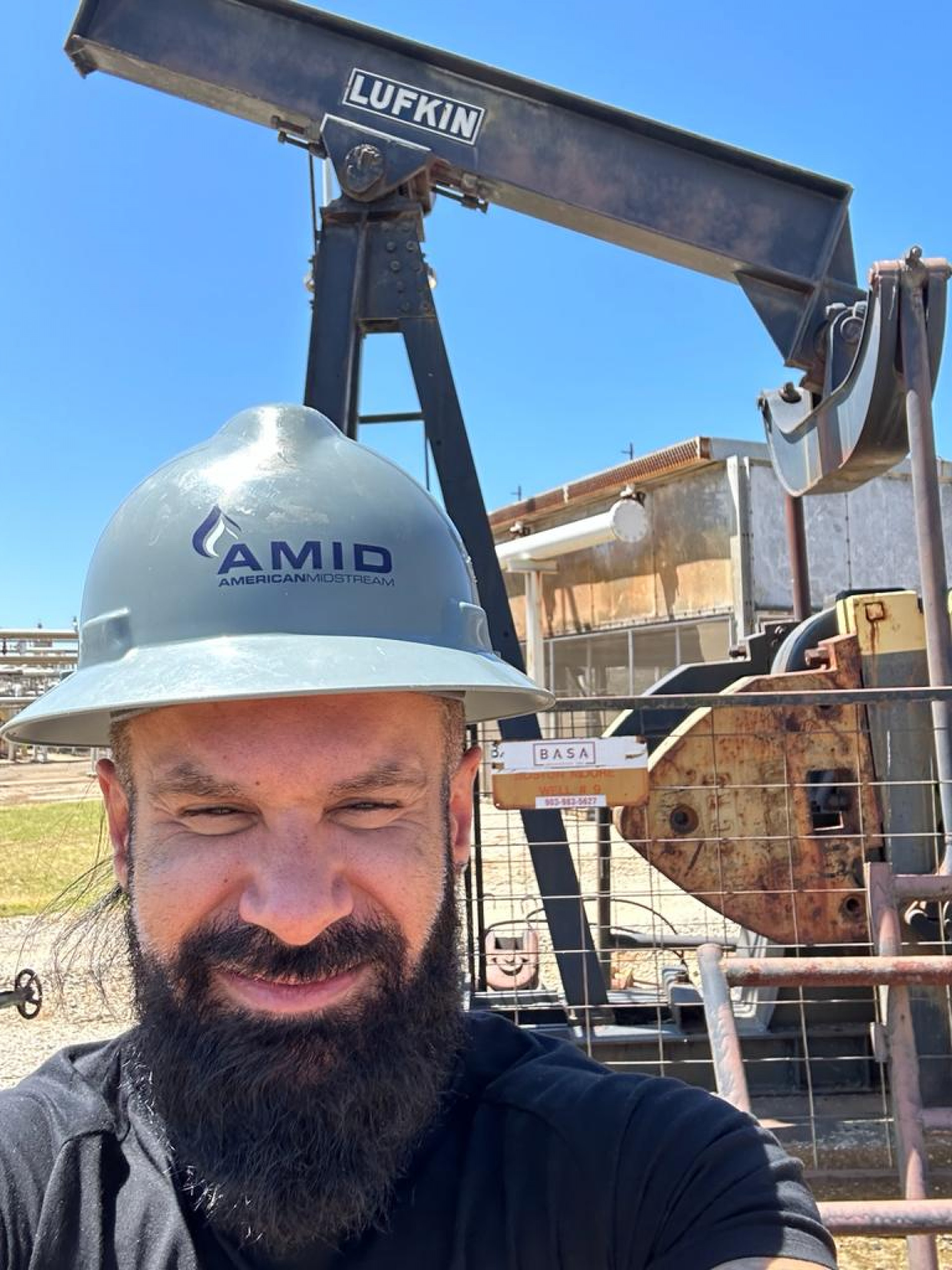 Ricardo Magro é empresário, advogado e filantropo brasileiro reconhecido por sua expertise em tributação e sua atuação no mercado de petróleo e combustíveis.