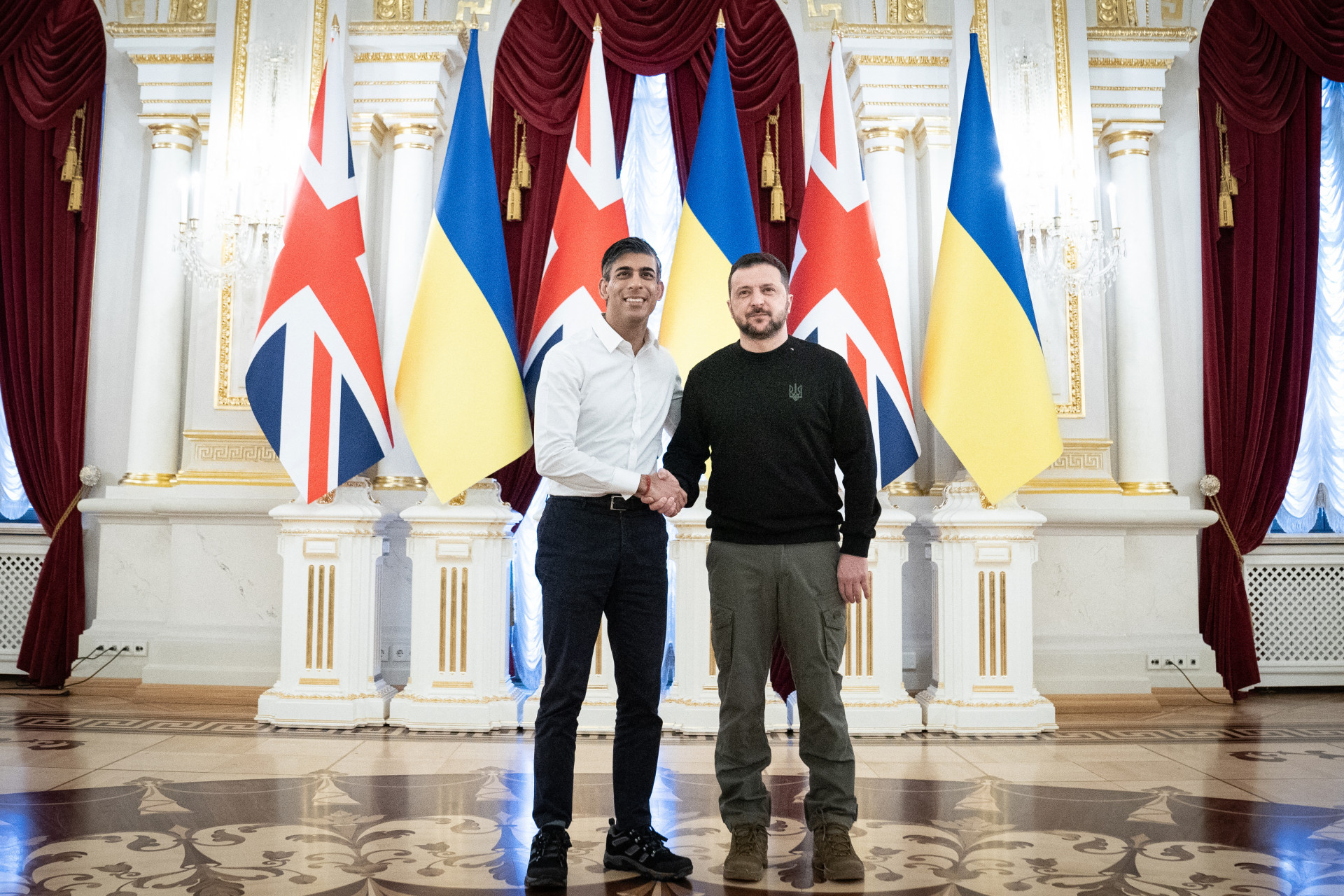 Zelensky e Sunak durante encontro em Kiev, na Ucrânia, nesta sexta-feira, 12
- Stefan Rousseau / POOL / AFP