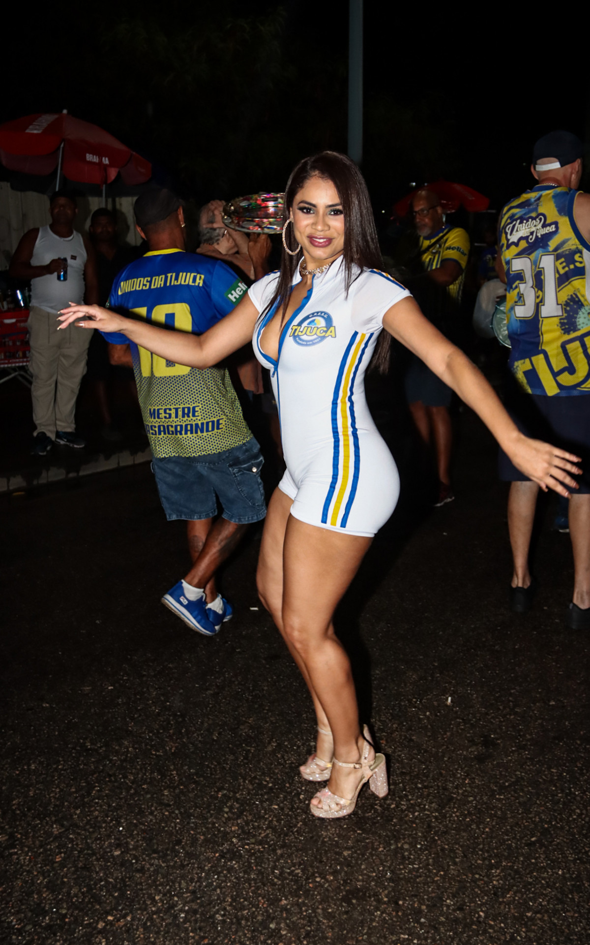 Lexa usa macacão coladinho durante ensaio da Unidos da Tijuca para Carnaval 2024