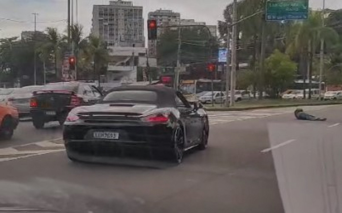 Policial aposentado estava em um carro de luxo modelo 718 Boxster da Porsche