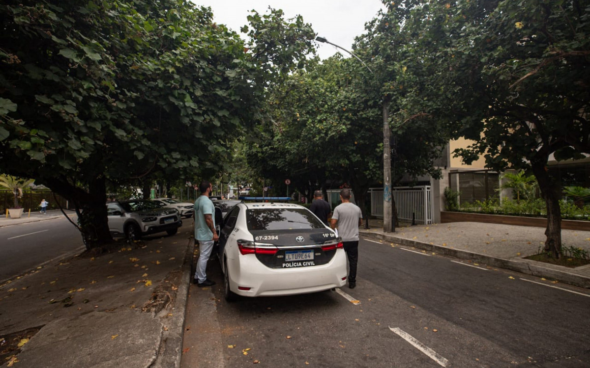 Polícia Civil busca imagens de câmeras de segurança nos prédios e comércios próximos ao local onde morador foi baleado