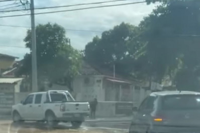 Vazamento em tubulação de água alaga ruas em Campo Grande