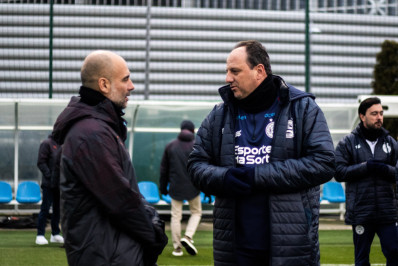 Guardiola 'pede' convite para o City ir ao Brasil e exalta Ceni: 'Lenda'