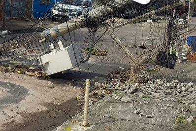 Bairros em São Gonçalo e Niterói estão há 24 horas sem luz após chuva forte