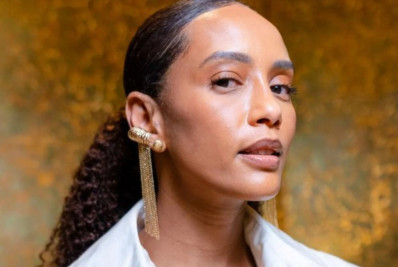 Taís Araújo aparece com adesivo terapêutico após internação: 'Há cura'