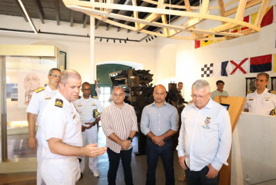 Niterói conversa sobre parcerias com a Marinha brasileira