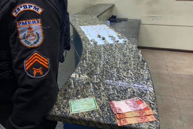 PMs prendem suspeito de tráfico no bairro São Sebastião, em Barra Mansa