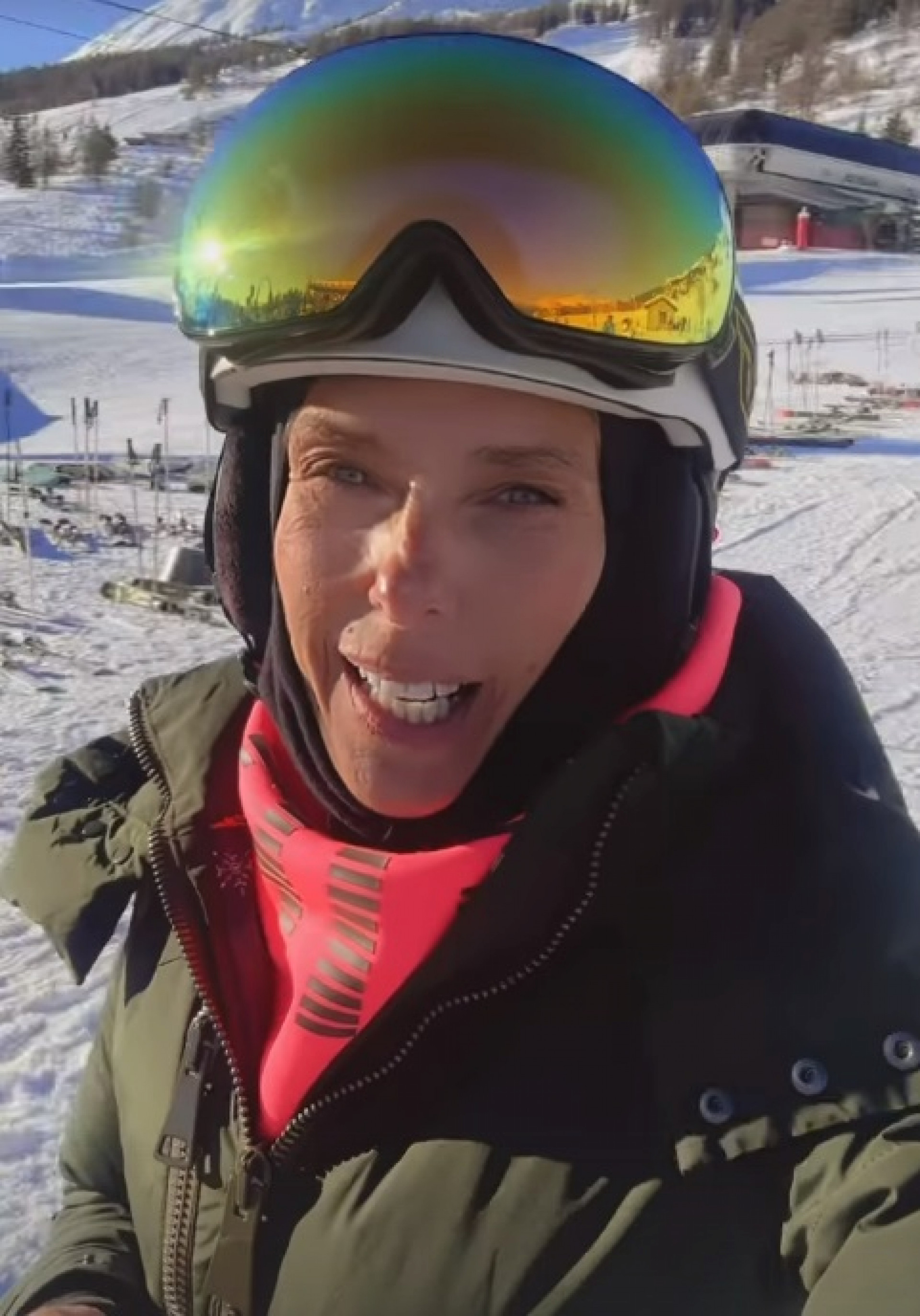 Adriane Galisteu cai durante esqui na neve - Reprodução do Instagram