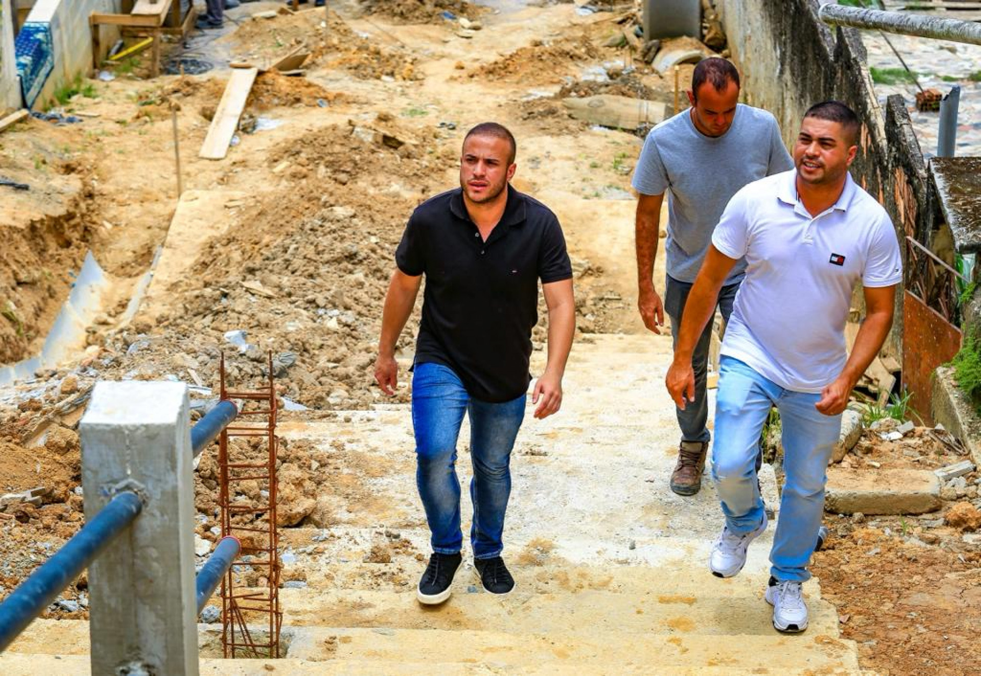 Secret&aacute;rios Matheus Carneiro e Igo Menezes subiram o escad&atilde;o do&nbsp;Parque&nbsp;Su&eacute;cia - Rafael Barreto/PMBR