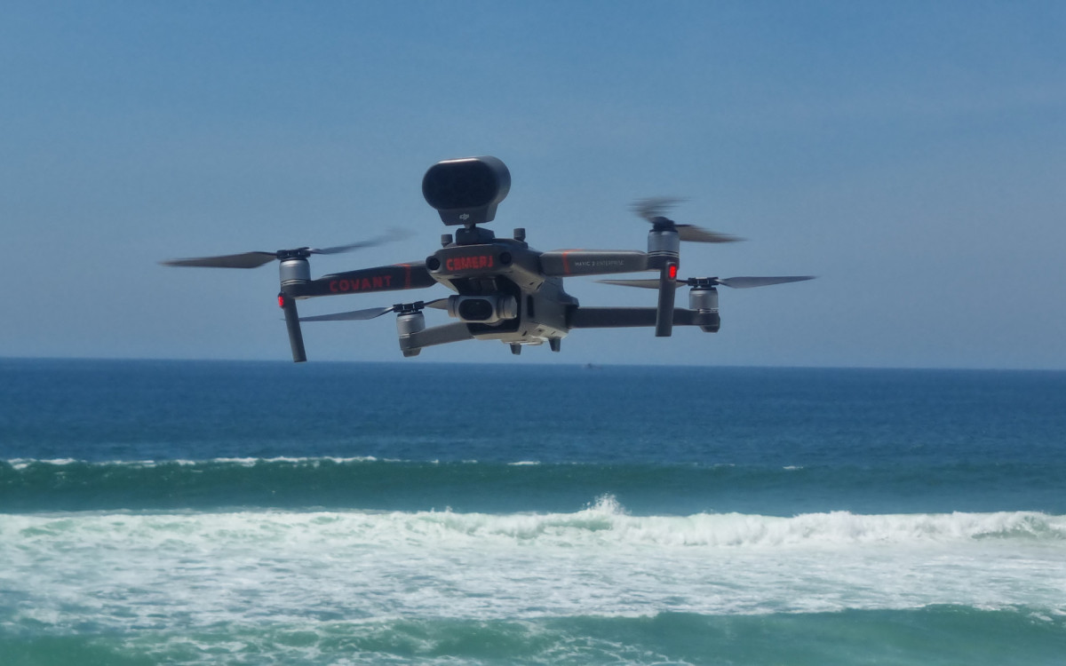 Drones com alto-falante do Corpo de Bombeiros emitem avisos para banhistas - Ângela Góes / CBMERJ