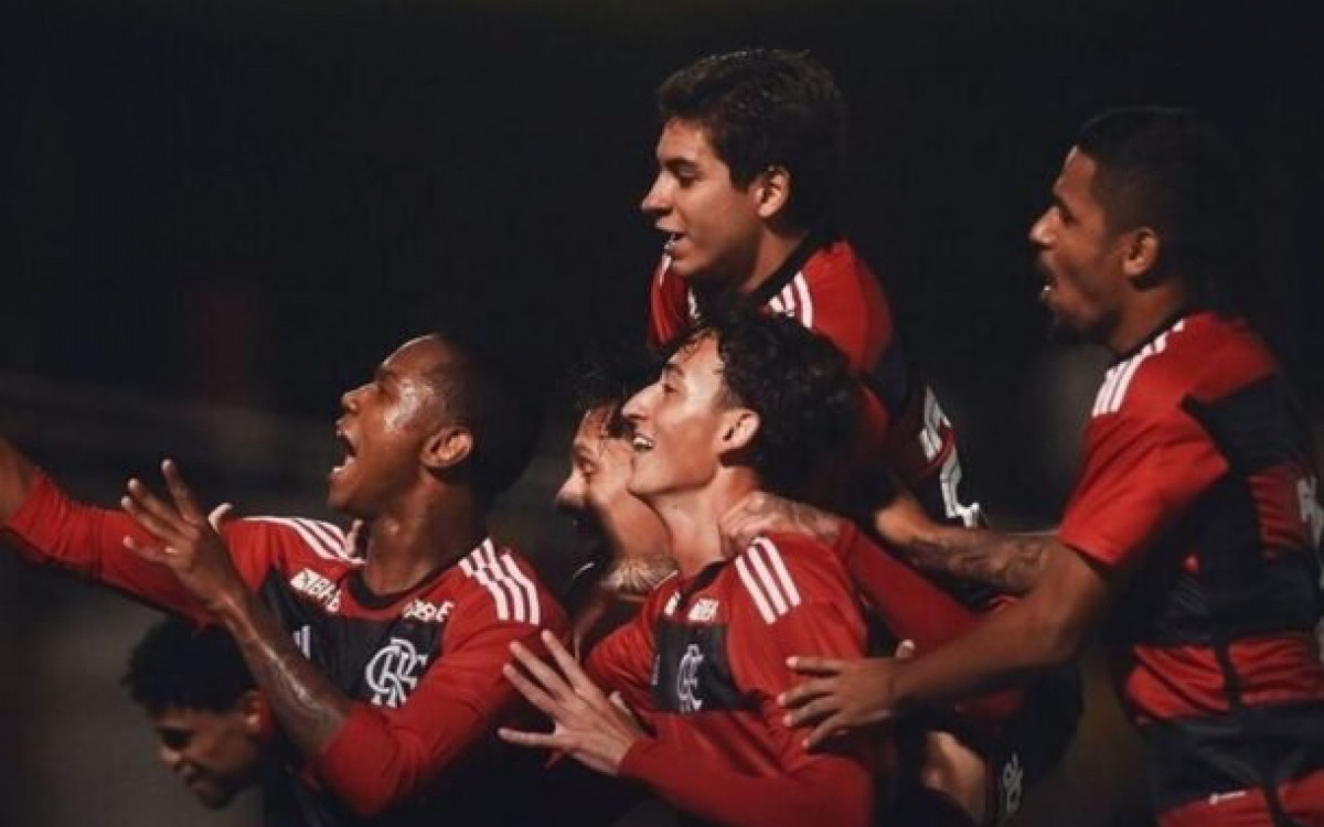 Flamengo sofre, mas vence Náutico e segue na Copinha