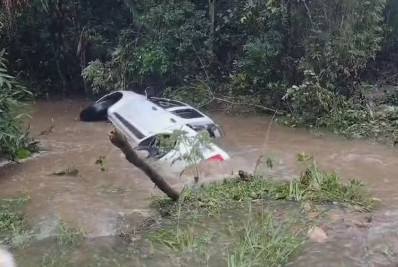 Criança de 6 anos morre dentro de carro arrastado por enxurrada após fortes chuvas em SP