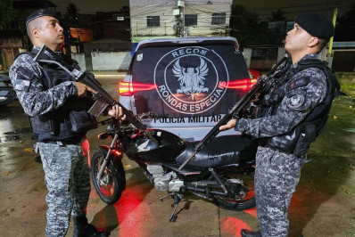 Policiais militares do Recom prendem suspeito com motocicleta adulterada em Belford Roxo