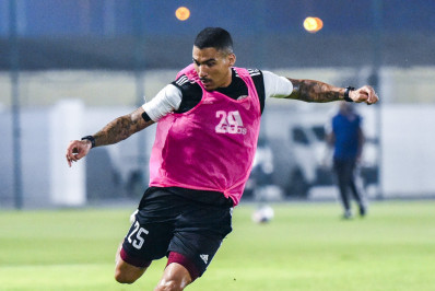 Allan deve fazer mais duas partidas por equipe árabe antes de chegar ao Botafogo