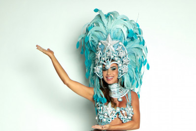 Ícone do carnaval carioca, Nicole Bahls é embaixadora do Camarote MAR em terceiro ano consecutivo