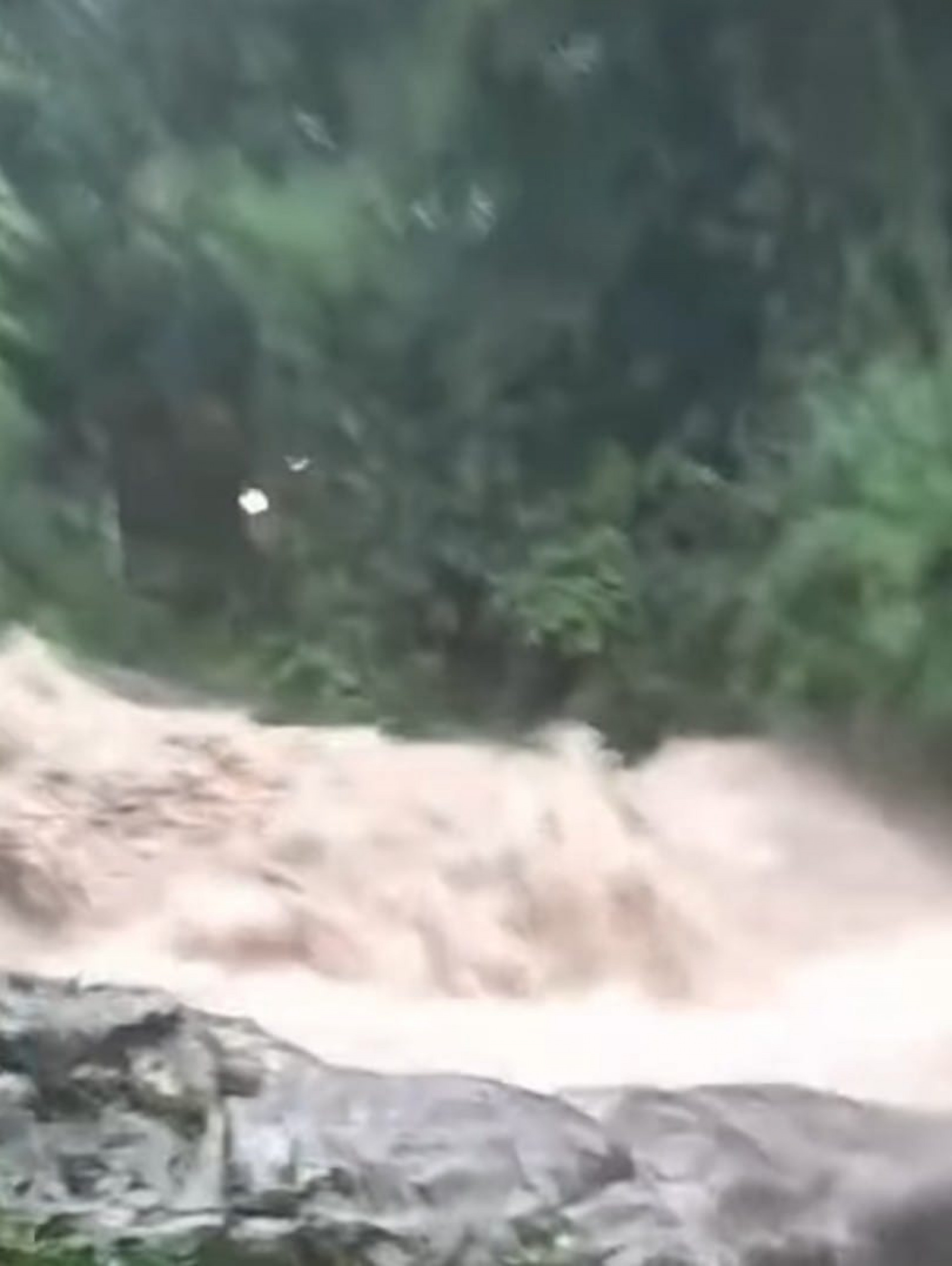 Cachoeira do Corisco em Paraty volume de água assusta os moradores - Divulgação/reprodução rede social