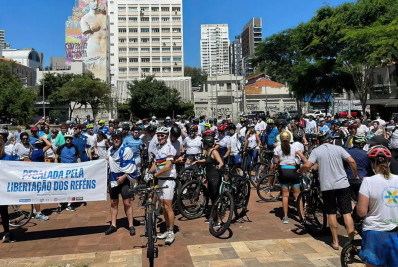 Ciclistas se reúnem em São Paulo no 100º dia da guerra entre Israel e Hamas