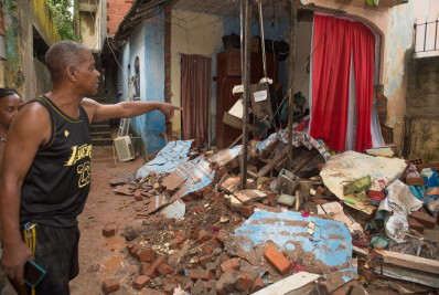 Central Única das Favelas distribui toneladas de doações para vítimas das enchentes no Rio