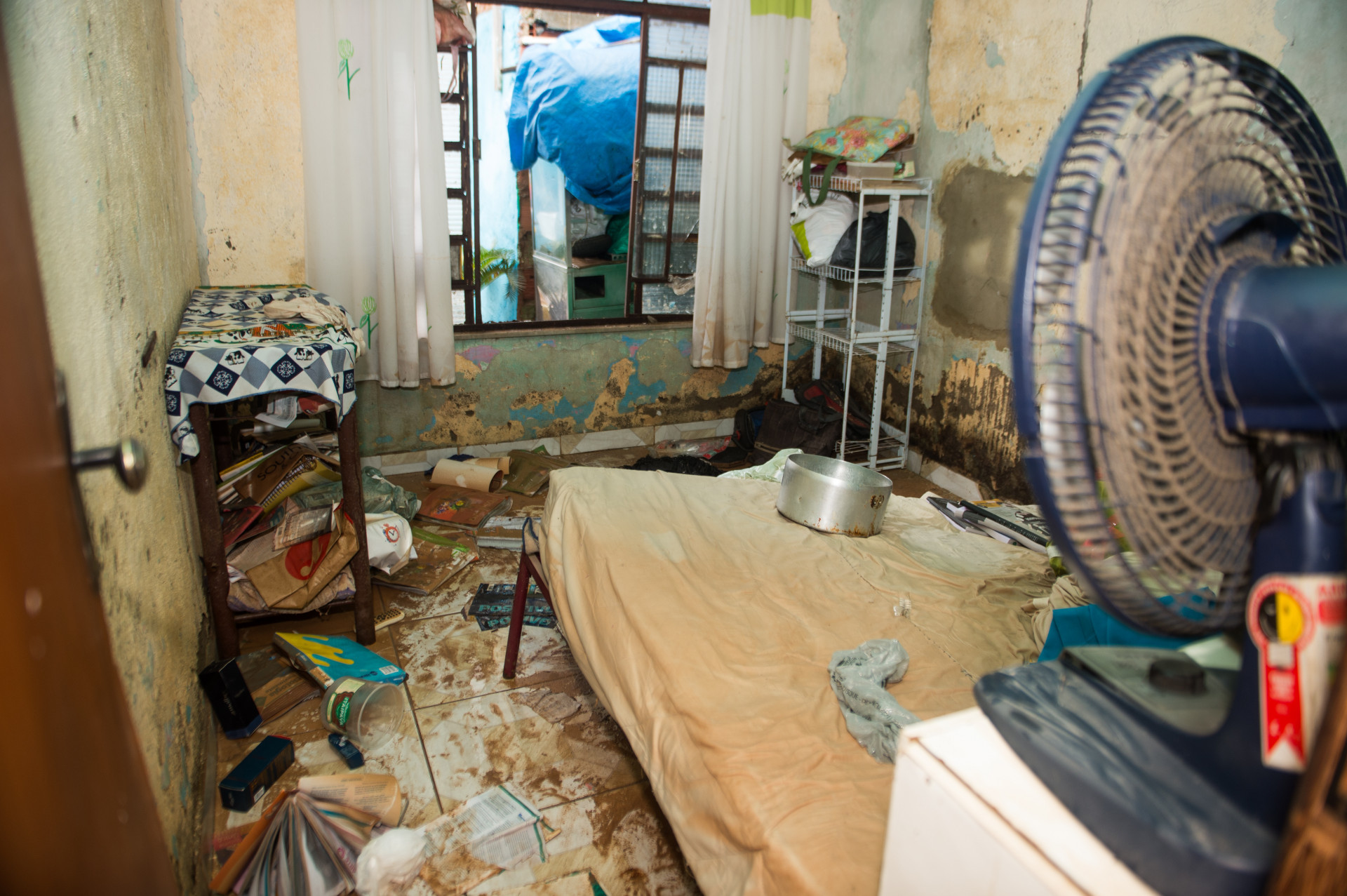 Casa na Baixada Fluminense ficaram destru&iacute;das por causa da forte chuva que atingiu o estado do Rio - Armando Paiva/Ag&ecirc;ncia O Dia                                      