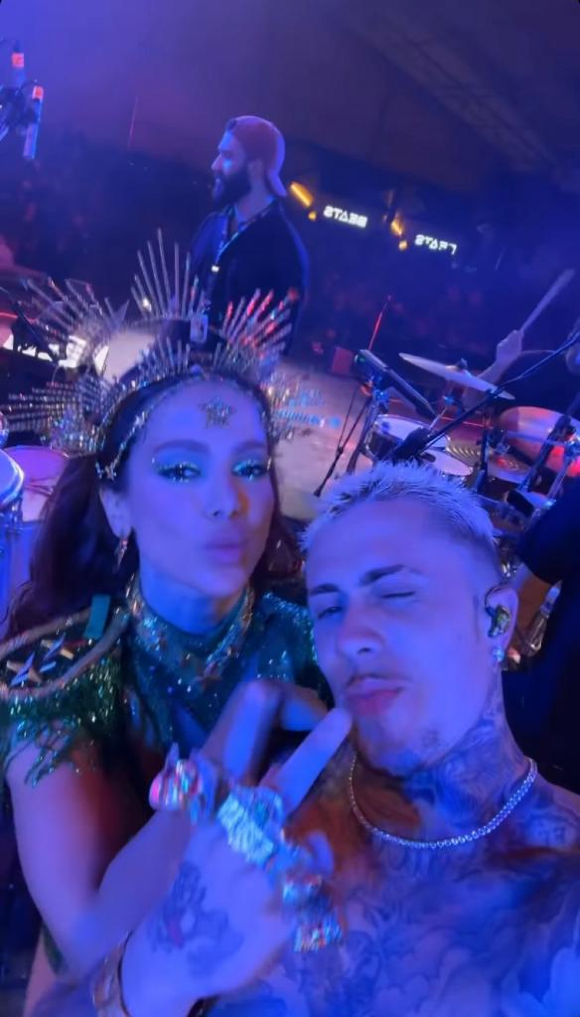 Anitta e MC Daniel durante show do 